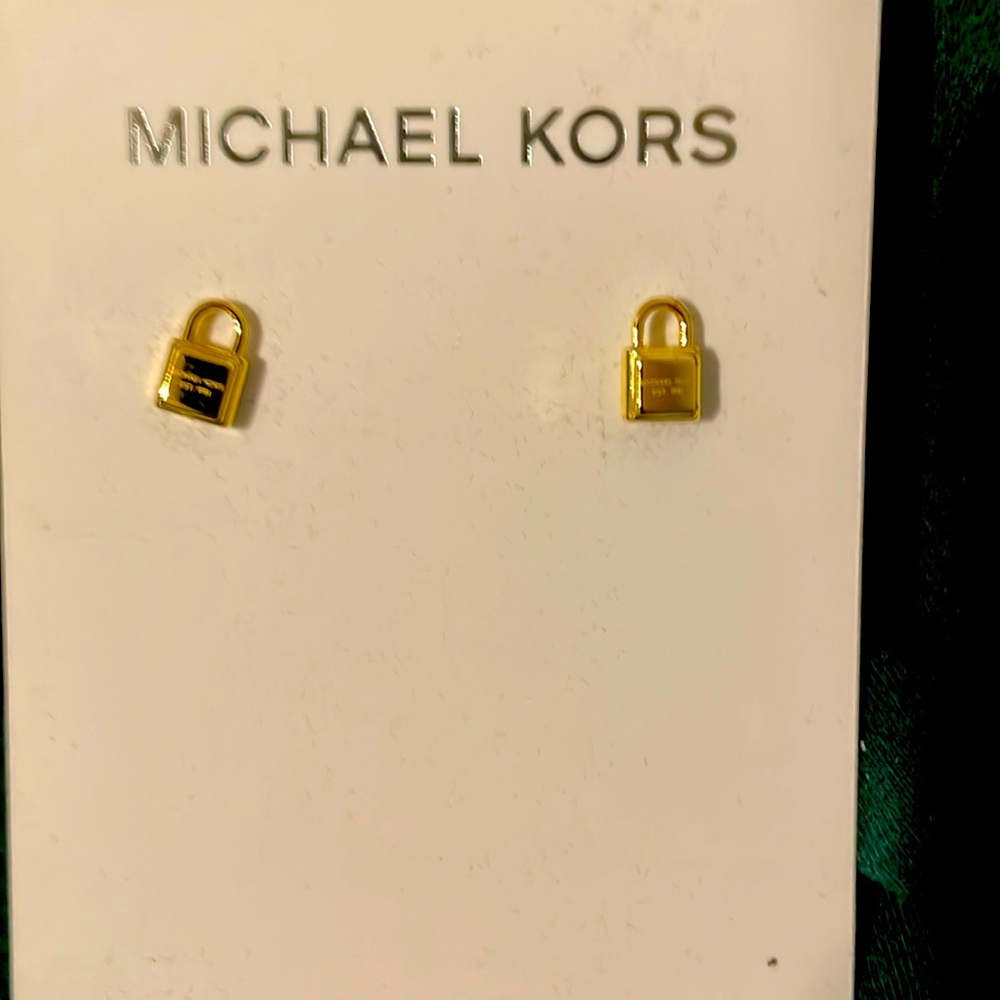 No Michael Kors earrings studs